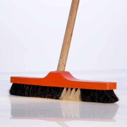 Escobillon de madera c/cerda caballo 60cm